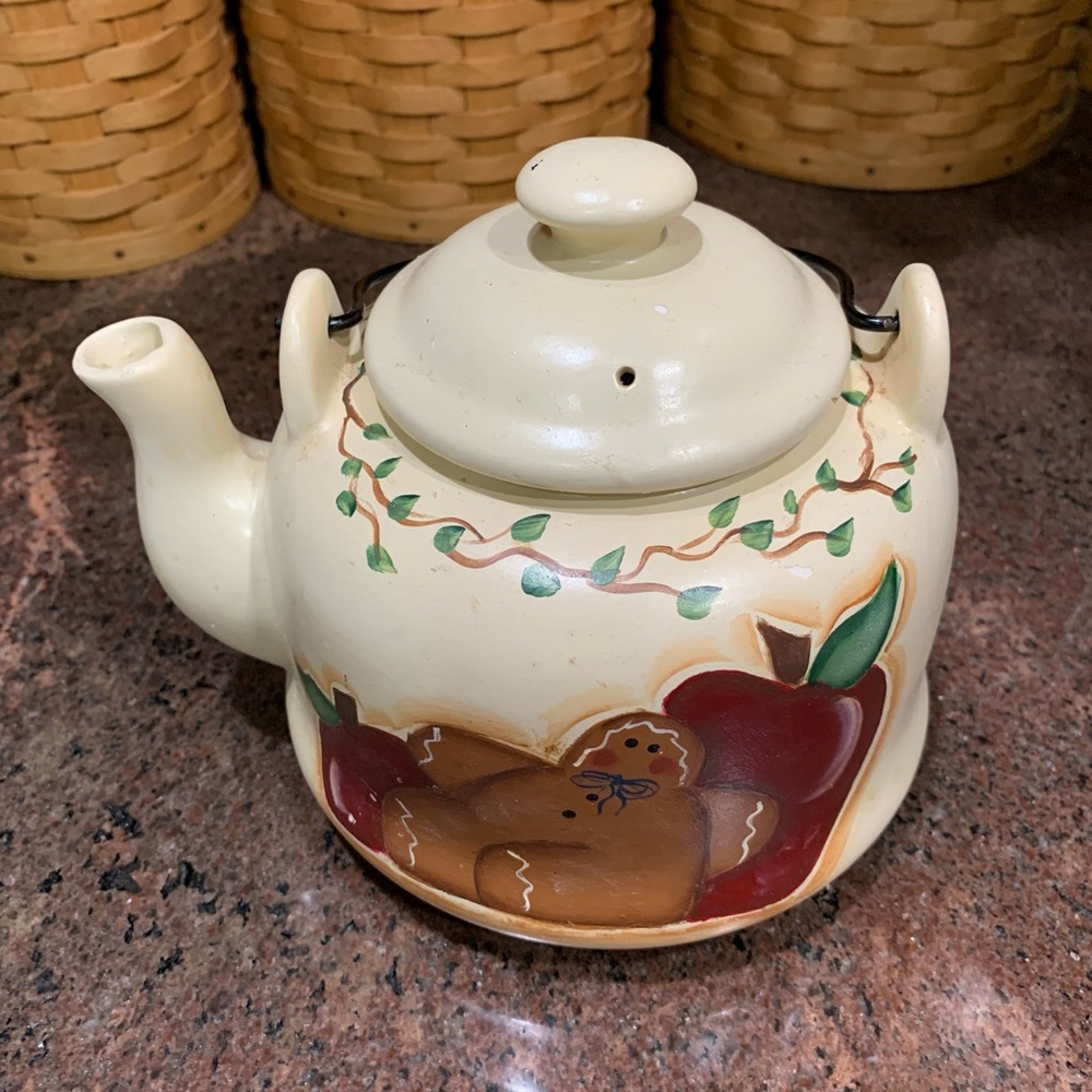 Vintage Teapot with Gingerbread and Apple Design.